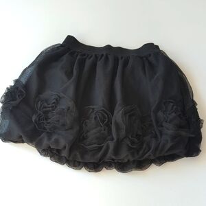 Girls  Black Mini Skirt‎ with Floral Rosette Applique Size Large.